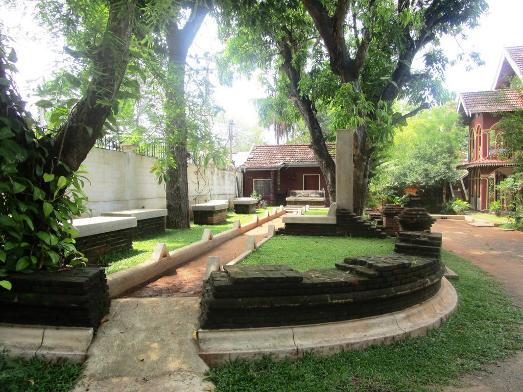 Hotel Shalini อนุราธปุระ ภายนอก รูปภาพ
