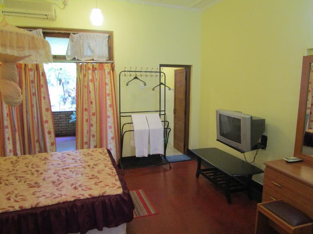 Hotel Shalini อนุราธปุระ ภายนอก รูปภาพ