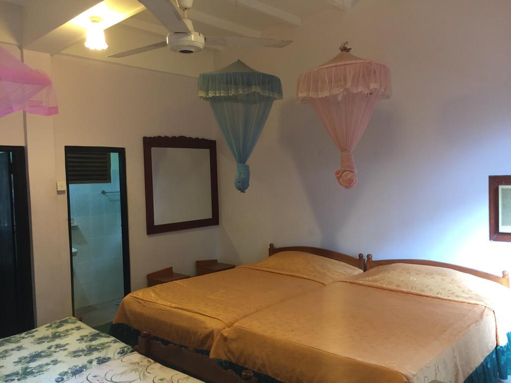 Hotel Shalini อนุราธปุระ ภายนอก รูปภาพ