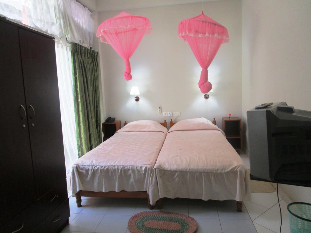 Hotel Shalini อนุราธปุระ ภายนอก รูปภาพ