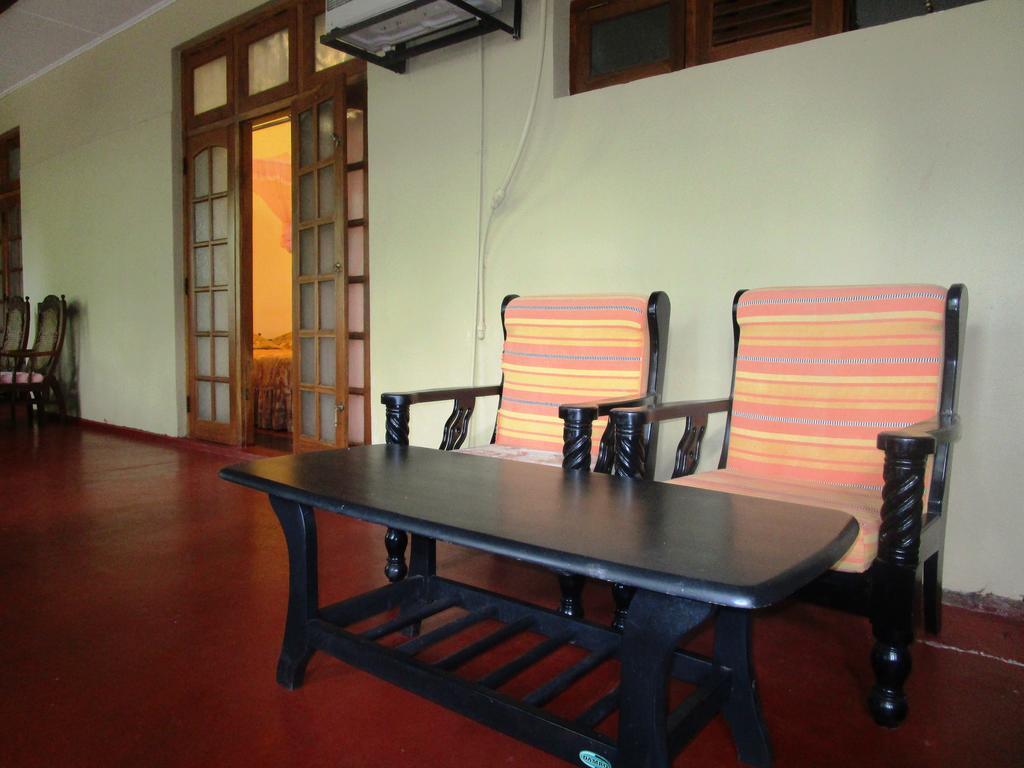 Hotel Shalini อนุราธปุระ ภายนอก รูปภาพ