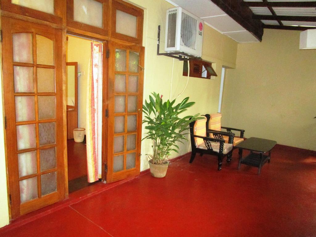 Hotel Shalini อนุราธปุระ ภายนอก รูปภาพ
