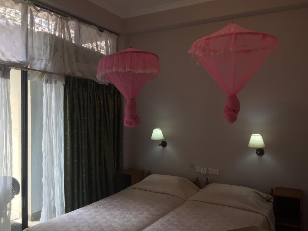 Hotel Shalini อนุราธปุระ ภายนอก รูปภาพ
