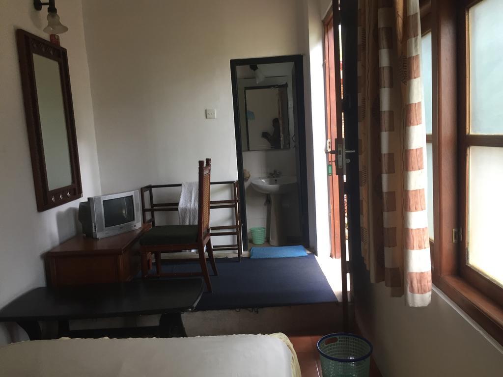Hotel Shalini อนุราธปุระ ภายนอก รูปภาพ